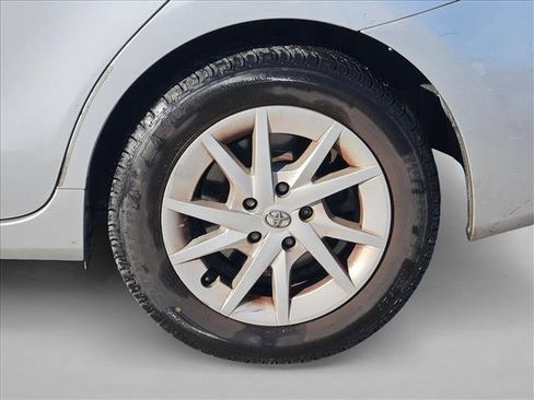 Used 2014 Toyota Prius V Three image 5