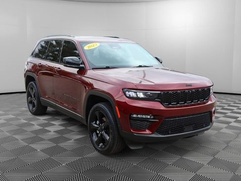 Used 2023 Jeep Grand Cherokee Limited w/ Luxury Tech Group II image 8