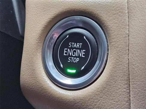 Used 2021 Chevrolet Tahoe Premier w/ Premium Package RWD image 20