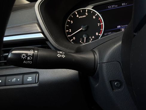 Used 2025 Nissan Altima 2.5 SV FWD image 33