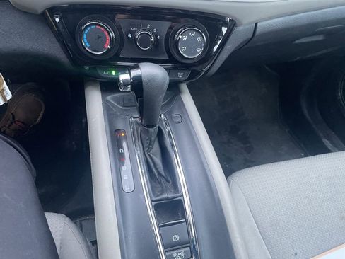 Used 2021 Honda HR-V LX image 16