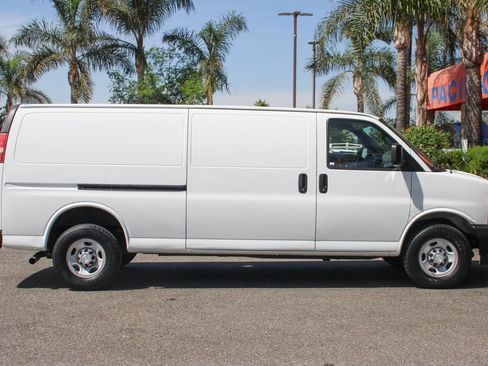 Used 2017 Chevrolet Express 2500 Extended image 11