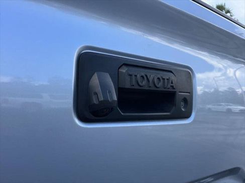 Certified 2022 Toyota Tacoma SR5 AWD/4WD image 11