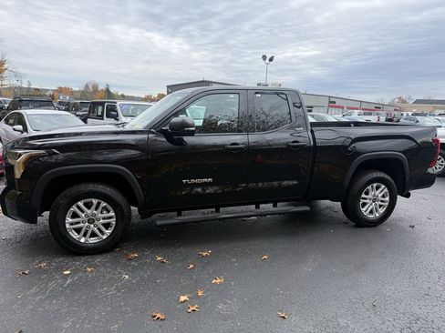 Used 2022 Toyota Tundra SR5 w/ SR5 Convenience Package image 3