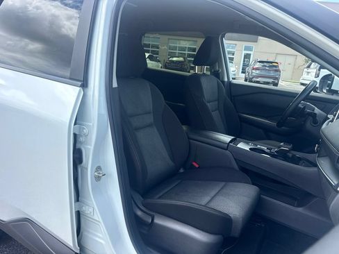 Used 2025 Nissan Rogue SV FWD image 19