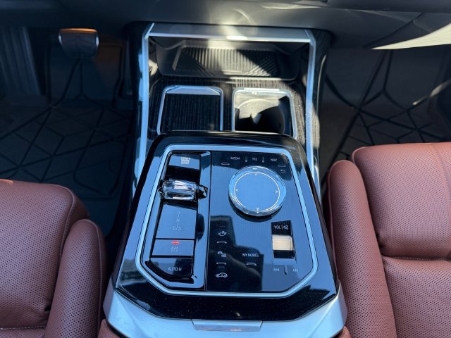 Certified 2026 BMW 750e xDrive AWD/4WD image 11