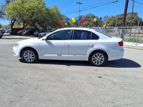 Used 2014 Volkswagen Jetta SE image 4