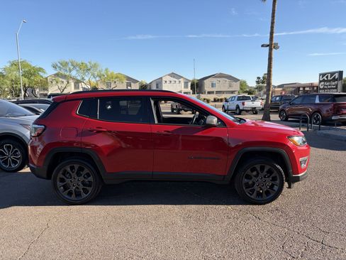 Used 2021 Jeep Compass Latitude AWD/4WD image 2