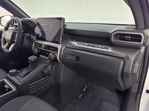 Used 2024 Toyota Tacoma TRD Off-Road image 13
