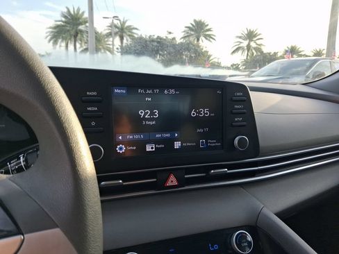 Used 2023 Hyundai Elantra SEL w/ Preferred Accessory Package FWD image 21