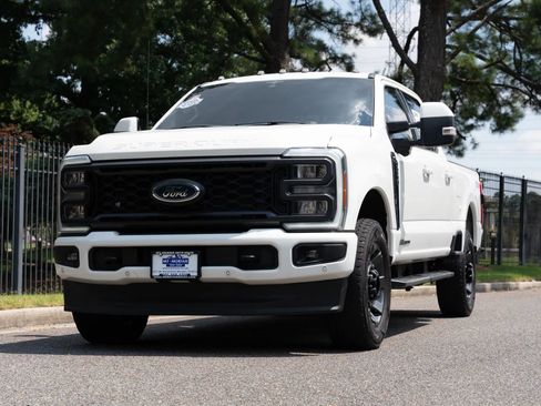 Used 2023 Ford F250 Lariat w/ Lariat Ultimate Package AWD/4WD image 2