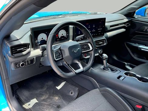 Used 2025 Ford Mustang Coupe RWD image 18