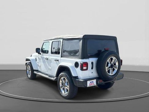 Used 2018 Jeep Wrangler Unlimited Sahara AWD/4WD image 7