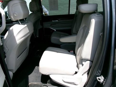 Used 2022 Jeep Wagoneer Series II w/ Premium Group I AWD/4WD image 24