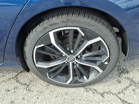 Used 2024 Nissan Altima 2.5 SR FWD image 11