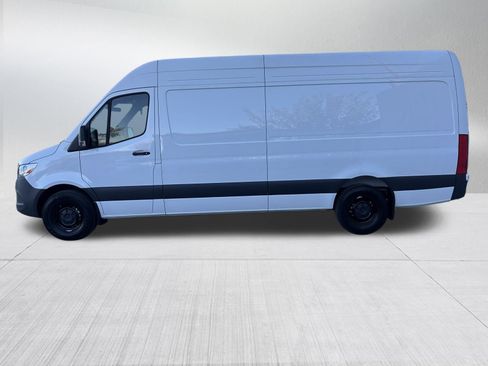 Used 2025 Mercedes-Benz Sprinter 2500 image 4