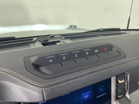 New 2025 Ford Bronco Badlands image 5