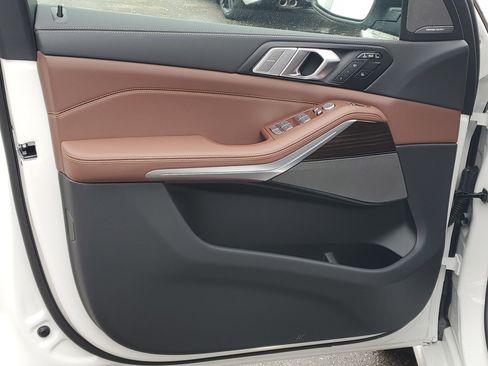 New 2026 BMW X7 xDrive40i w/ Premium Package image 5