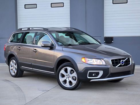 Used 2011 Volvo XC70 T6 image 1