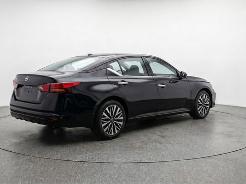 Used 2025 Nissan Altima 2.5 SV FWD image 9