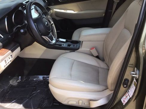 Used 2018 Subaru Outback 2.5i Limited AWD/4WD image 6