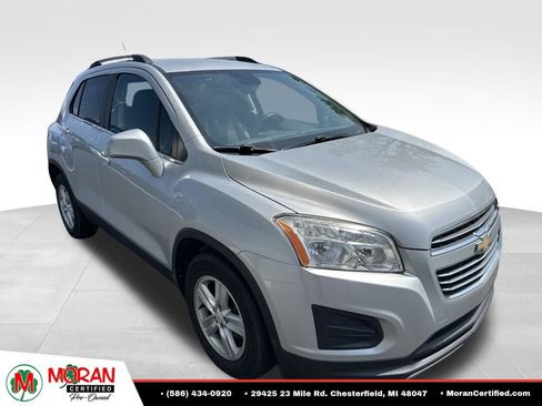 Used 2016 Chevrolet Trax LT w/ LT Convenience Package FWD image 2