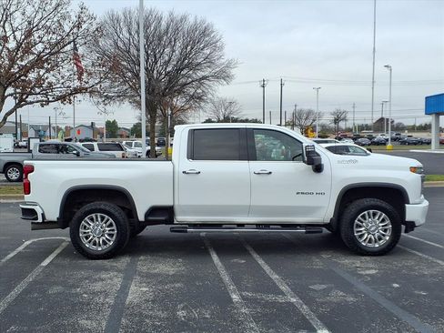 Used 2020 Chevrolet Silverado 2500 High Country w/ Technology Package image 4