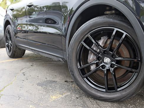 Used 2020 Porsche Cayenne AWD/4WD image 5