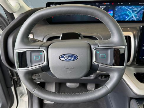 Used 2025 Ford Expedition Active image 18