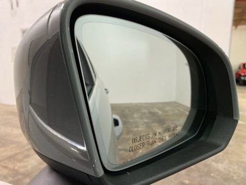 Used 2025 Volvo XC40 B5 Plus AWD/4WD image 94