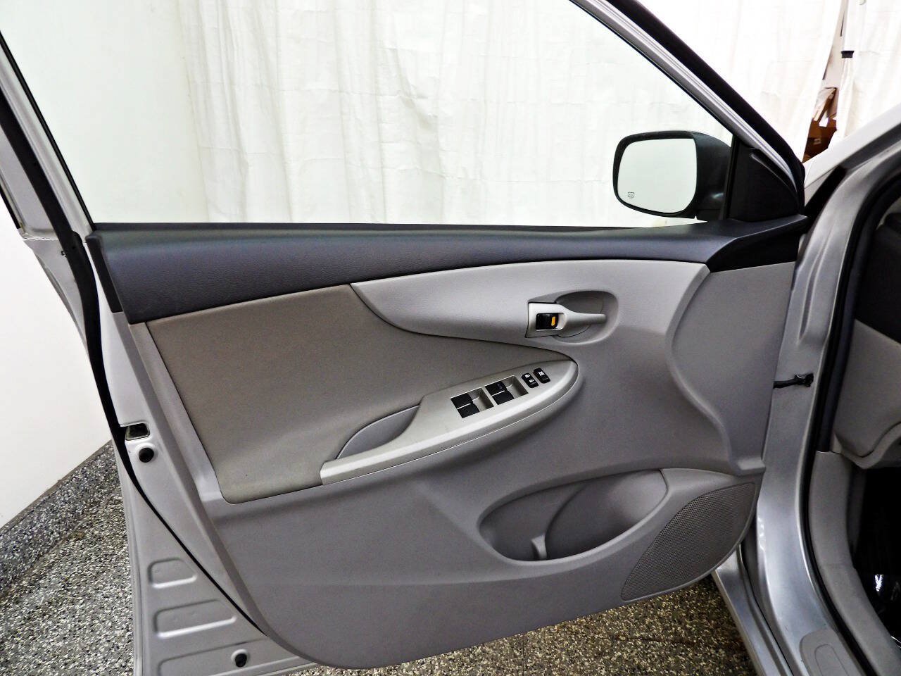 Used 2013 Toyota Corolla LE w/ Preferred Accessory Pkg #2 FWD image 40