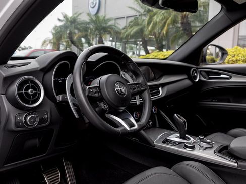 Used 2024 Alfa Romeo Stelvio Veloce image 22