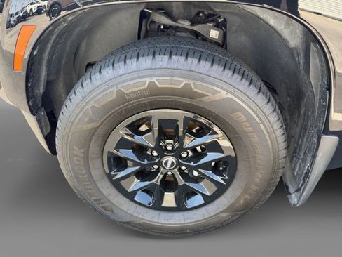 Used 2024 Nissan Frontier SV RWD image 9