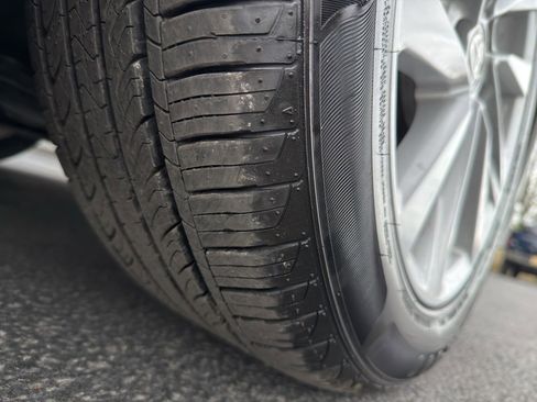 Used 2017 Ford Escape SE w/ Equipment Group 201A image 10