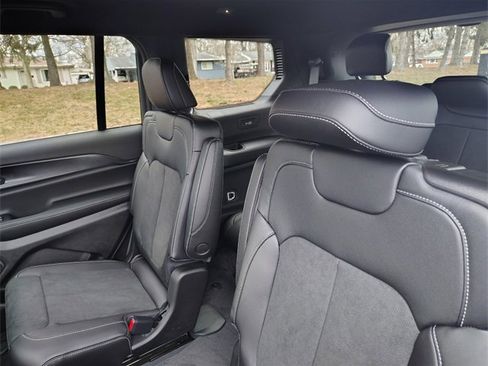 New 2025 Jeep Grand Cherokee L Altitude image 4