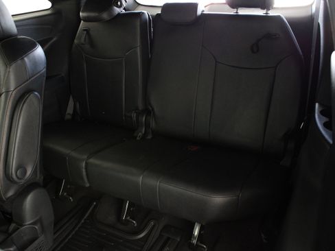 Certified 2025 Toyota Sienna XLE Woodland Edition AWD/4WD image 33