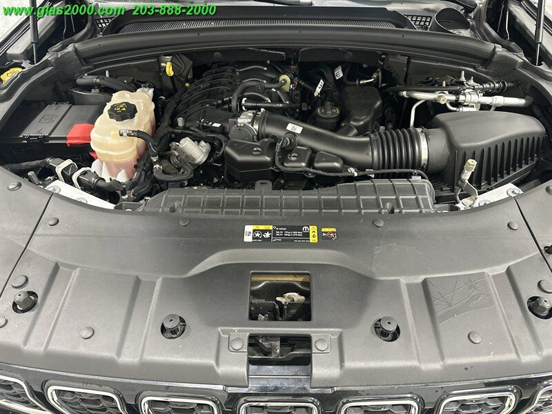 Used 2023 Jeep Grand Cherokee L Limited AWD/4WD image 12