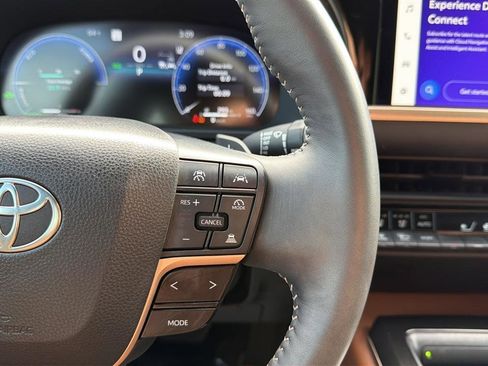 Used 2025 Toyota Crown Signia image 26