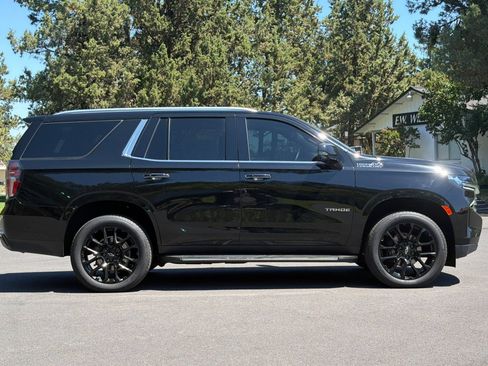 Used 2024 Chevrolet Tahoe High Country AWD/4WD image 3