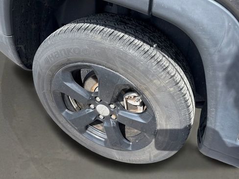 Used 2020 Jeep Compass Latitude image 9