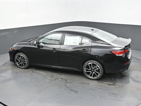 Certified 2025 Nissan Sentra SR FWD image 33