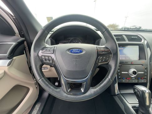 Used 2019 Ford Explorer Limited image 16