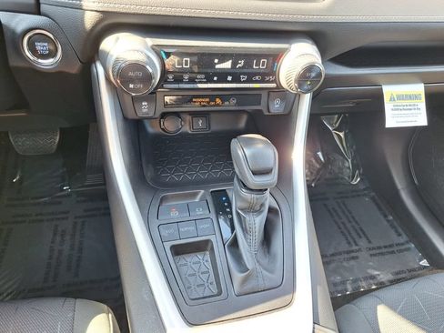 Used 2022 Toyota RAV4 XLE w/ Convenience Package FWD image 14