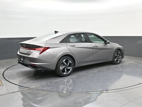 Used 2023 Hyundai Elantra SEL w/ Convenience Package FWD image 7