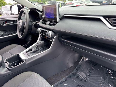 Used 2025 Toyota RAV4 XLE FWD image 35