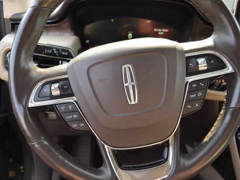 Used 2022 Lincoln Nautilus Reserve AWD/4WD image 11