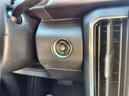 Used 2025 GMC Acadia Elevation image 16