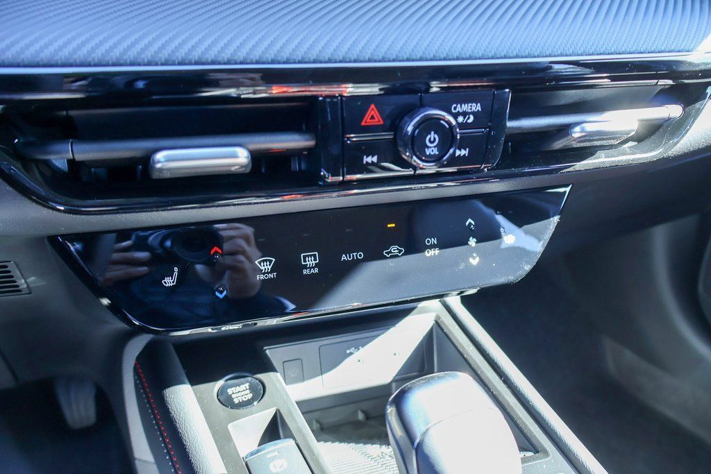 New 2026 Nissan Kicks SR w/ Cold Weather Package FWD image 12