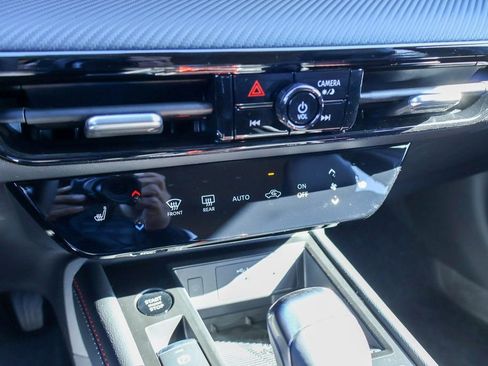 New 2026 Nissan Kicks SR image 12