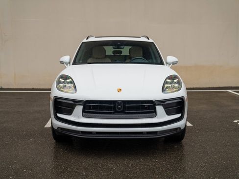 Used 2025 Porsche Macan image 6